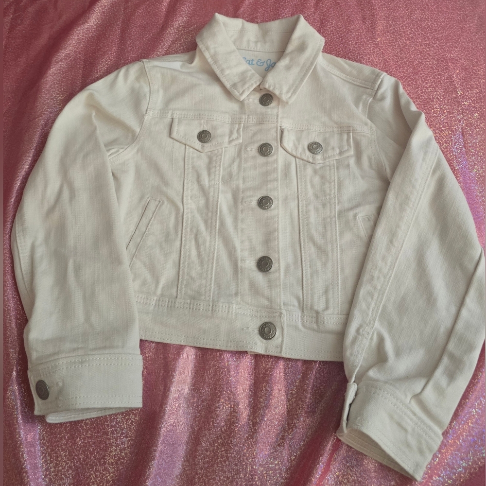 Cat & Jack Girls white stretchy jean jacket! Excellent condition! size 6-7